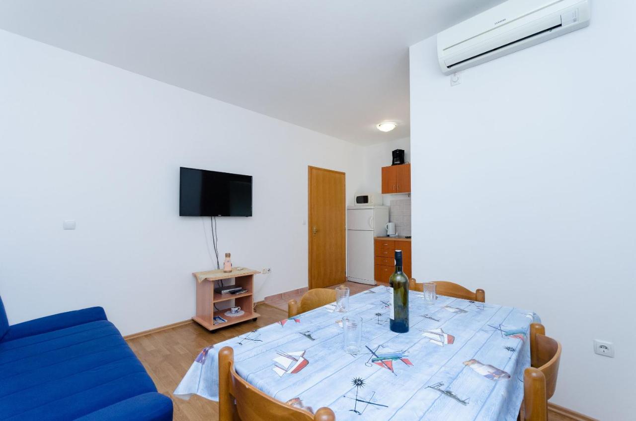 Apartments Alex Лопар Екстериор снимка