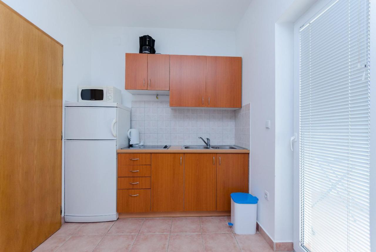 Apartments Alex Лопар Екстериор снимка
