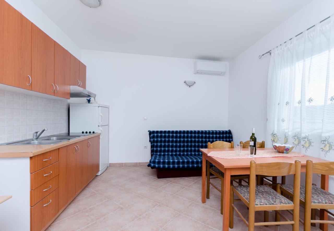 Apartments Alex Лопар Екстериор снимка