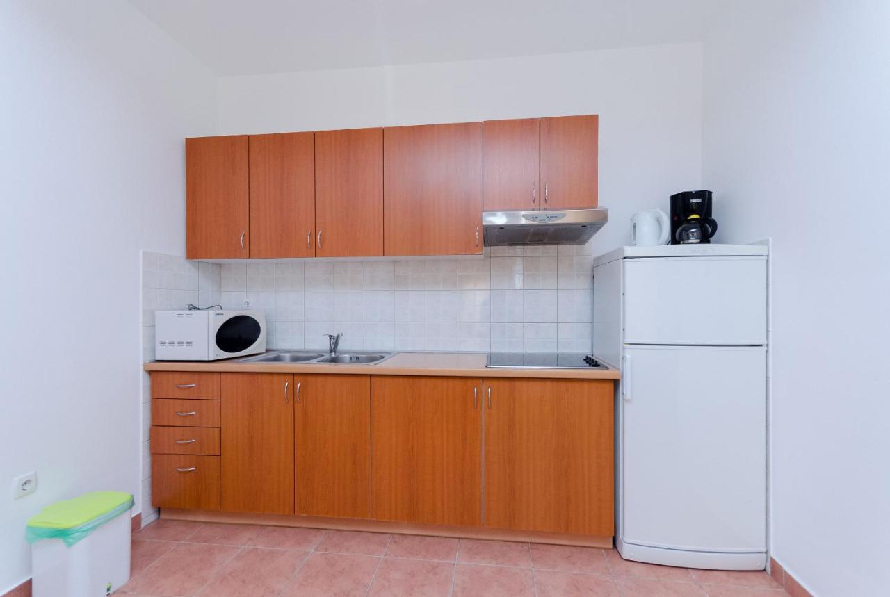 Apartments Alex Лопар Екстериор снимка