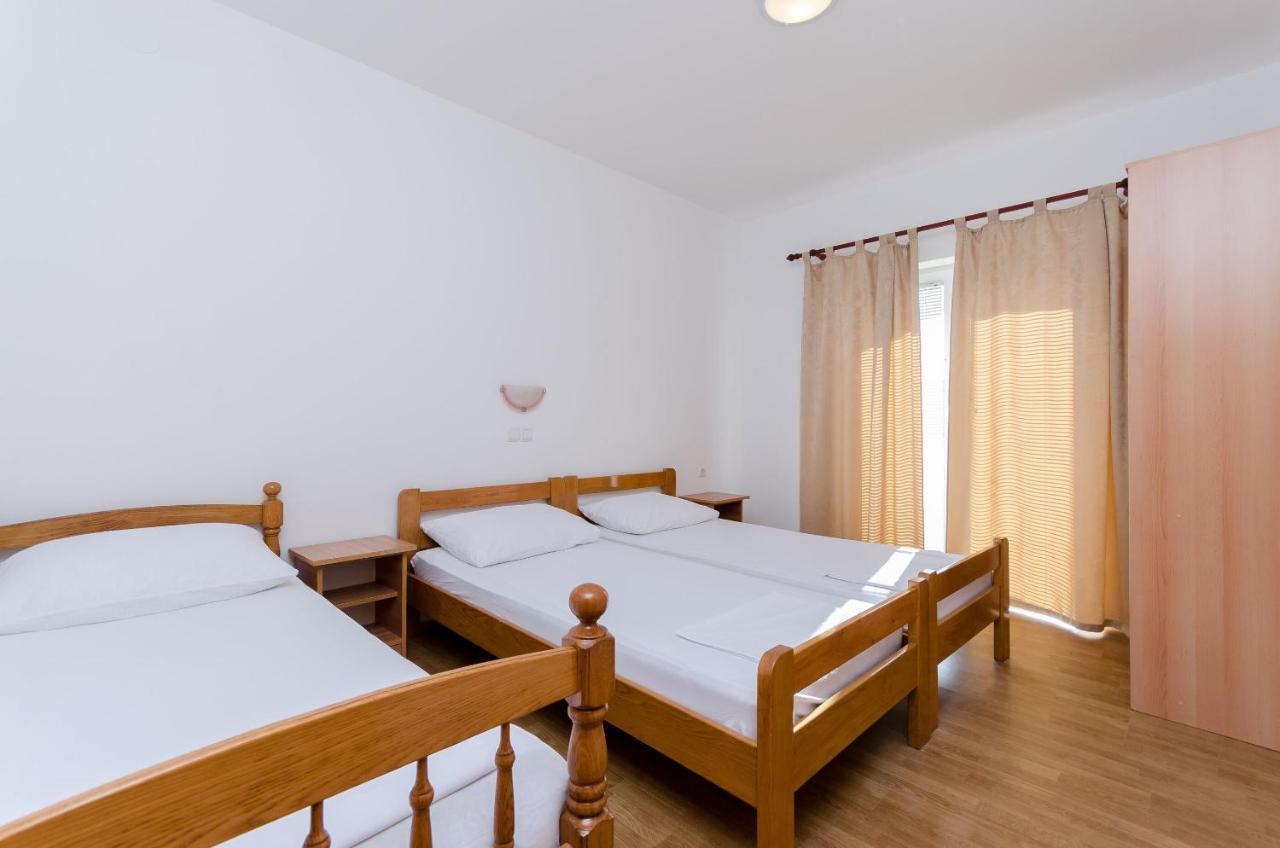 Apartments Alex Лопар Екстериор снимка