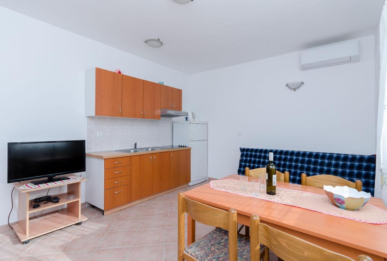 Apartments Alex Лопар Екстериор снимка