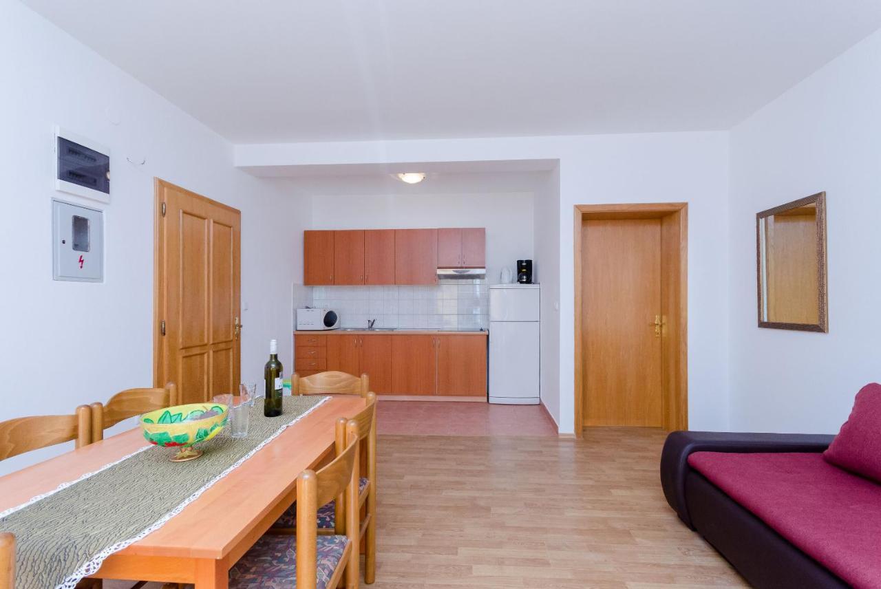 Apartments Alex Лопар Екстериор снимка