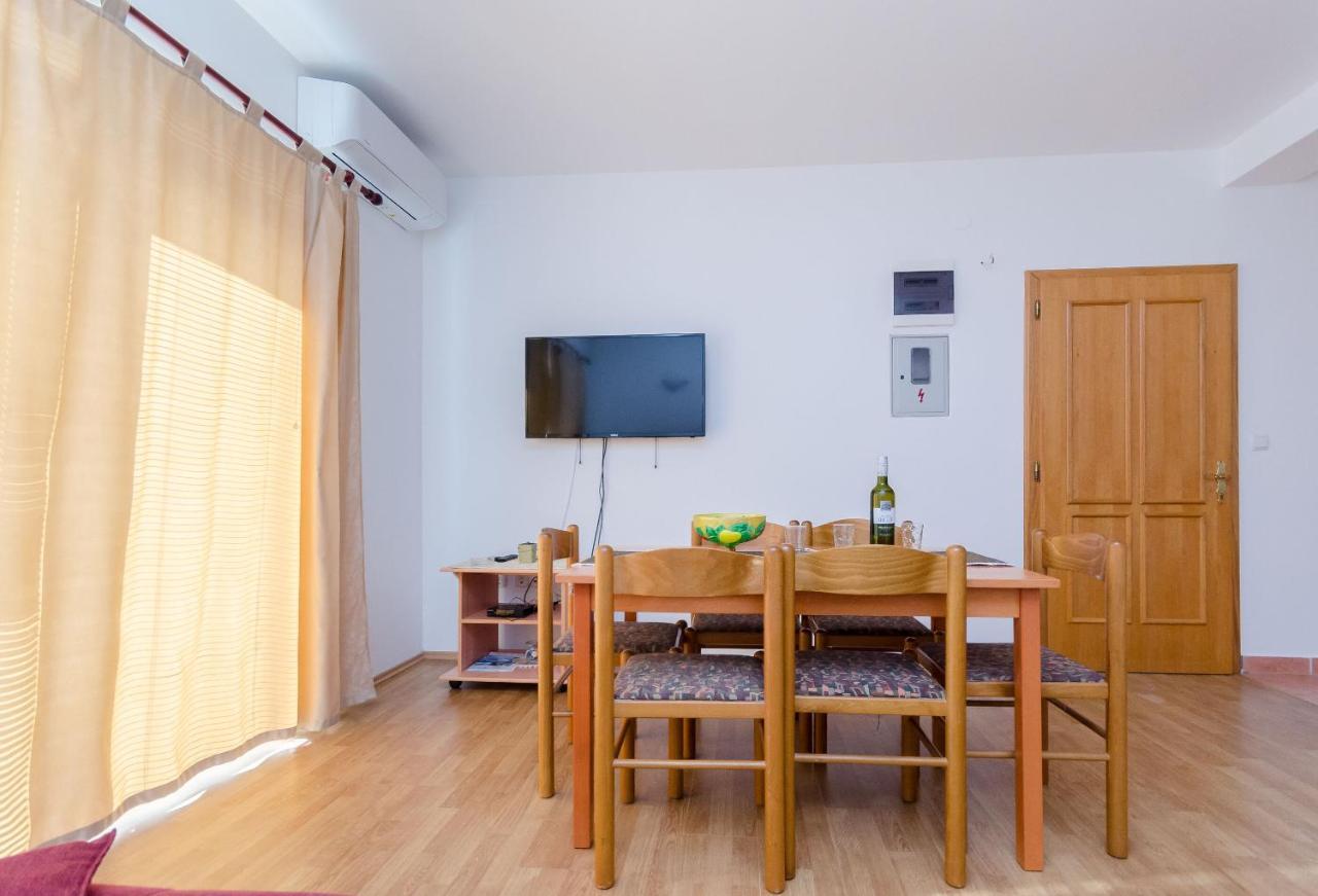 Apartments Alex Лопар Екстериор снимка